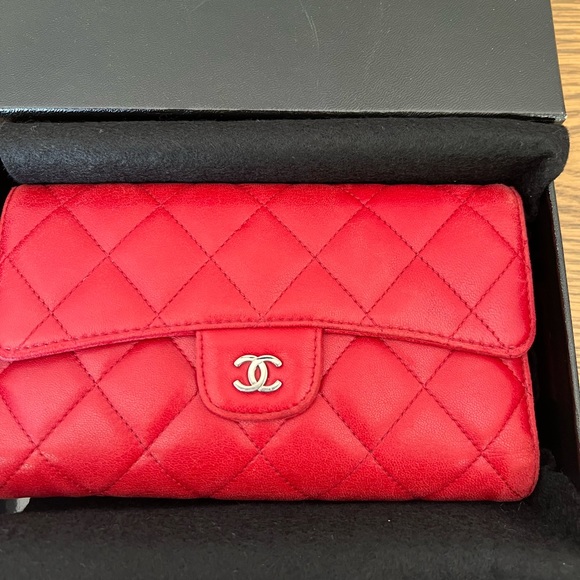 Chanel Red Quilted Wallet. - Picture 1 of 15